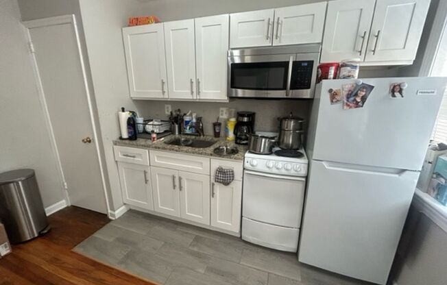 Studio, 1 bath, 280 sqft, $890, Unit B12