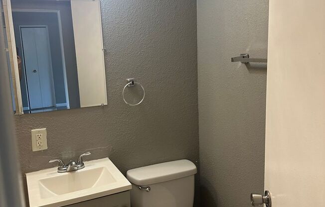 2 beds, 1 bath, 750 sqft, $970, Unit B09 1044 14