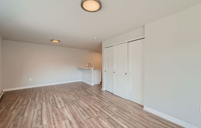 Spacious Apartment on Alki Beach!
