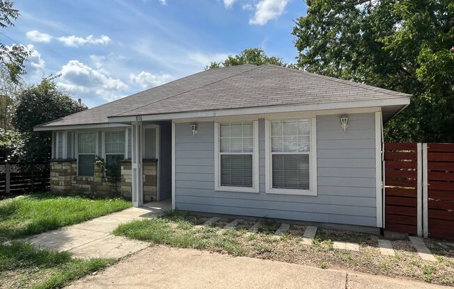3 Bedroom, 2 Bathroom Close to Downtown