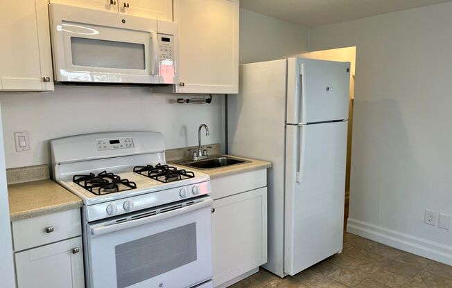 Studio in North Park - Freshly Painted, Community Laundry, Pet Friendly