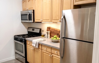 2 beds, 1 bath, $6,400, Unit 2B