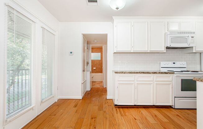 2 beds, 2 baths, $1,200, Unit 5