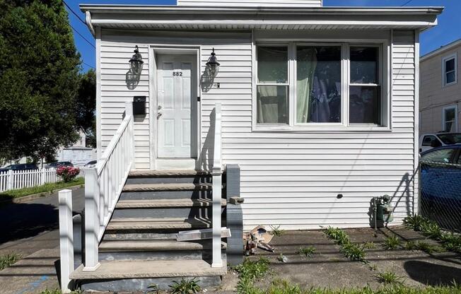 882 AMBOY AVE