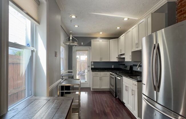 Cozy 2 Bedroom/2 Bathroom Townhome in Canton, Baltimore!
