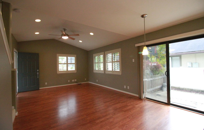 Mililani Mauka - 3 Bedroom, 2.5 Bath, 2 Parking Home located in Cul-de-Sac !