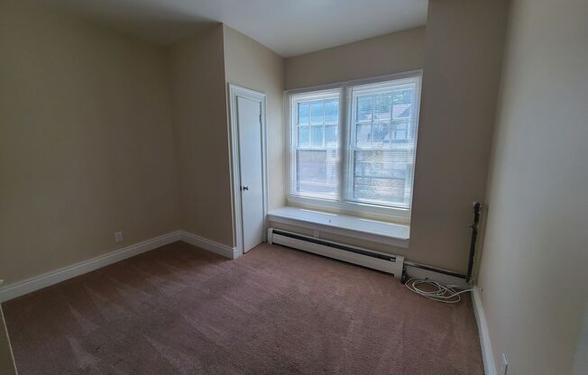 2 beds, 1 bath, 850 sqft, $1,395, Unit 593-08 Park Ave