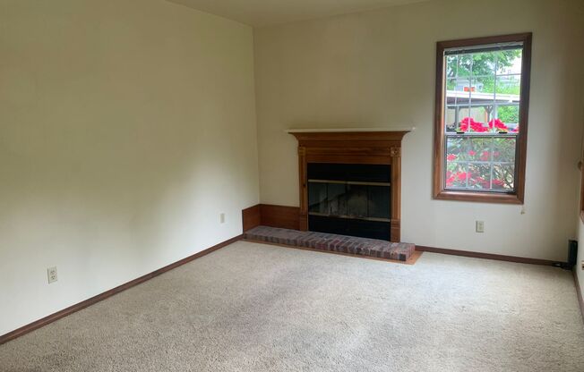 Darling Greenlake Bungalow ! 2 bed, 1.75 bath !