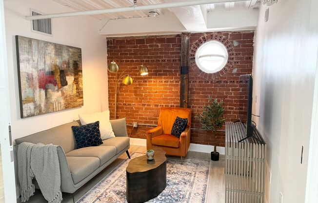 3 beds, 2 baths, 1,675 sqft, $5,900, Unit 1004