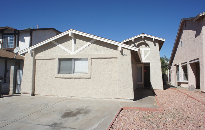Beautiful single story- 3Bed/2Bath home located in Henderson