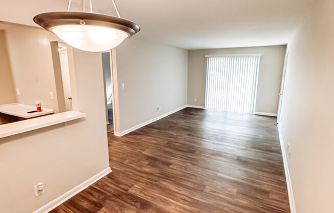 2 beds, 1.5 baths, 976 sqft, $1,250, Unit 2006-04