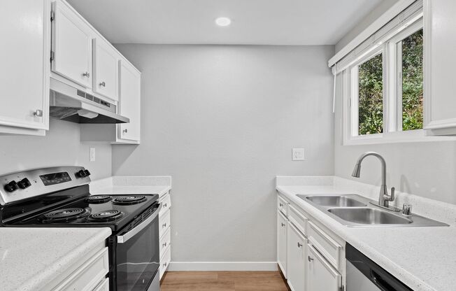2 beds, 1 bath, 760 sqft, $2,699, Unit 40-213