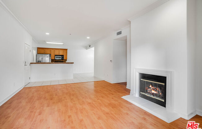 2335 S BENTLEY AVE