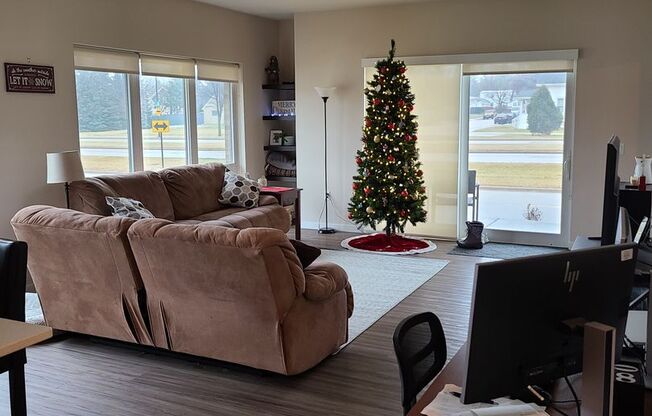 1 bed, 1 bath, 875 sqft, $1,490, Unit 303