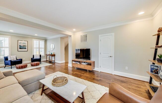 Beautiful 4 Bed + 3.5 bath SF on 7th St, NW DC