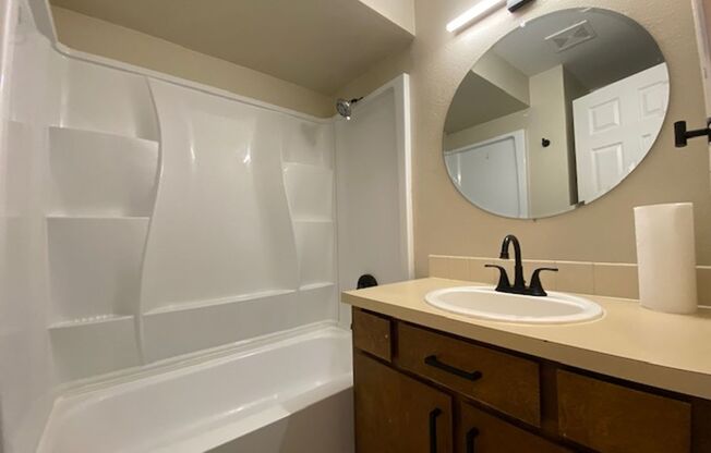 2 beds, 1 bath, 760 sqft, $1,310, Unit C