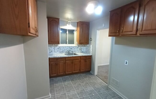 3 beds, 1 bath, $1,300