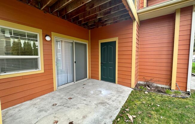 3 beds, 2 baths, $1,795, Unit 104
