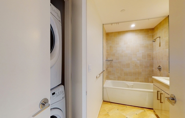 2 beds, 2 baths, 966 sqft, $6,000, Unit 2107