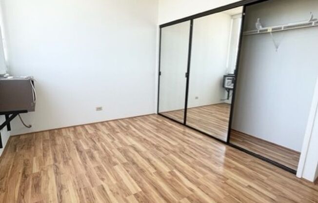 2 beds, 2 baths, $3,000, Unit Royal Capitol Plaza