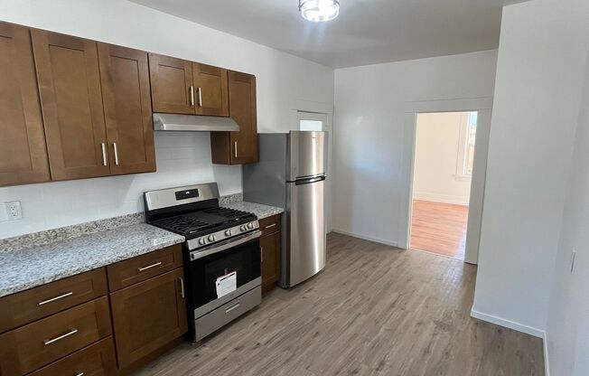 2 beds, 1.5 baths, 1,250 sqft, $2,200, Unit 1233 Starr St. - Downstairs