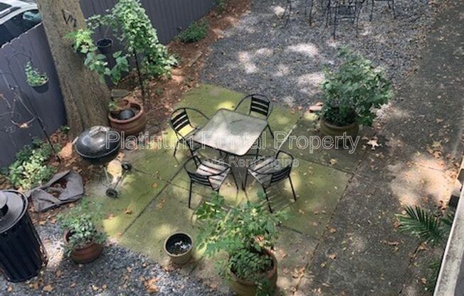 1 bed, 1 bath, 550 sqft, $1,000, Unit 6