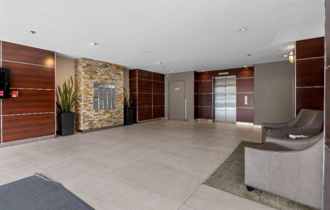 1617 BEVERLY GLN BLVD