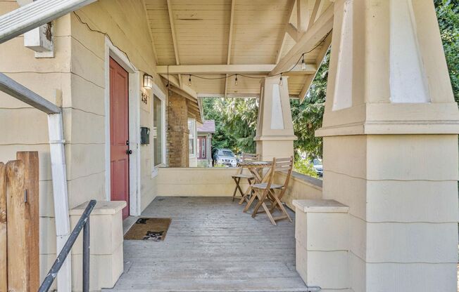 $1000 move-in special! Charming 4-bdrm/2.5-bath Craftsman in Piedmont. Fireplace, AC, fenced backyard, great location