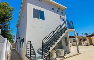 Brand New Upstairs 1 Bed 1 Bath! Conveniently Close to North Park!