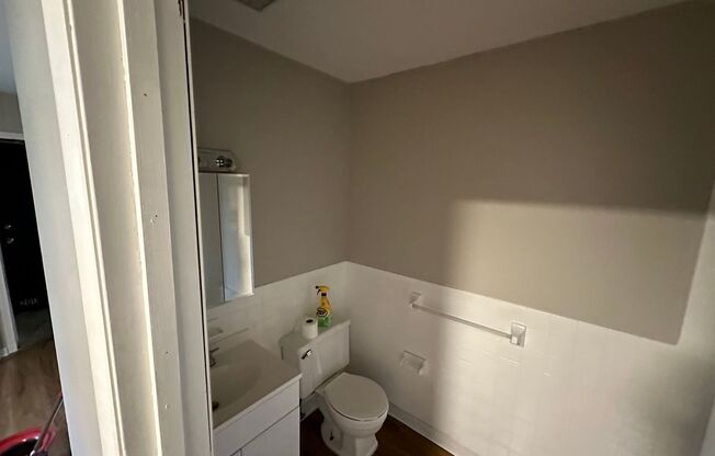 Studio, 1 bath, $916, Unit 201