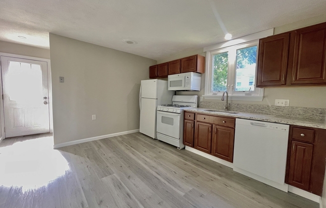 2 beds, 1 bath, 740 sqft, $2,600, Unit 1