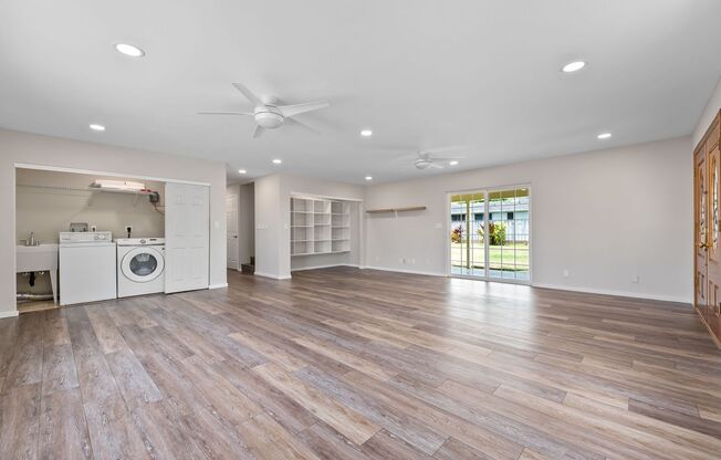 6 BED/3 BATH HOME in KULIOUOU VALLEY! Renovated with HUGE Backyard - Pet Friendly!!