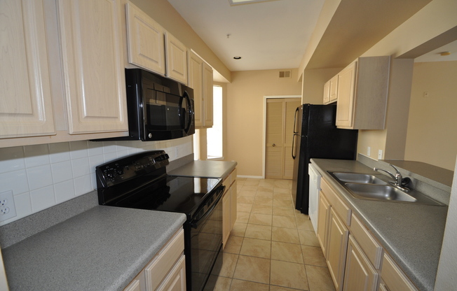 LONGWOOD: Gated Sabal Point Community- 2nd Floor