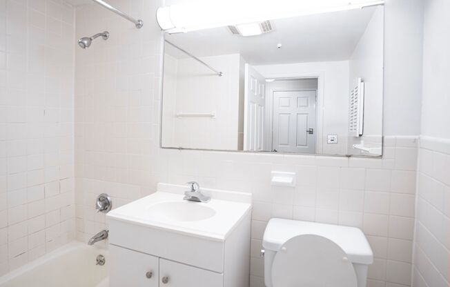 2 beds, 1 bath, 1,050 sqft, $2,400, Unit 59-2