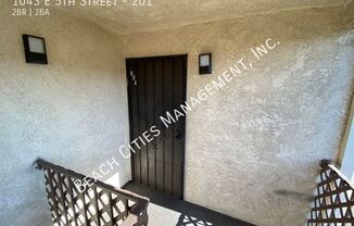 1043 E 5 ST