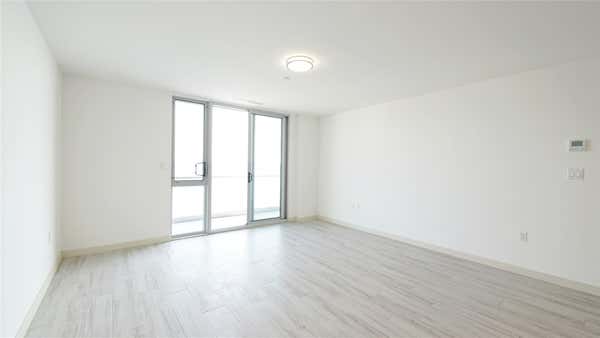 109 9 15 AVE
