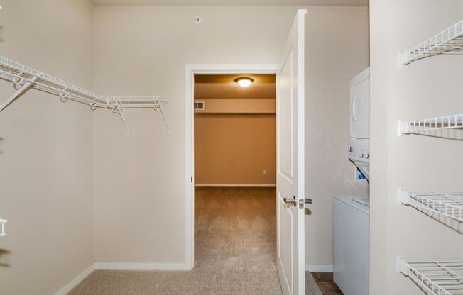 1 bed, 1 bath, 877 sqft, $1,940, Unit 114