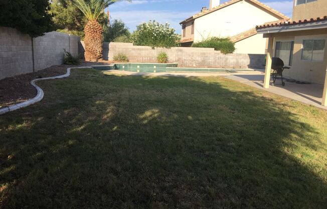 Big Pool Home/Huge Lot/3 car garage/Pets Welcome