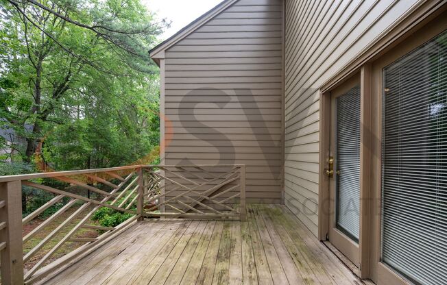 Charming 2BR & 2.5BA Townhome with Dual Primary Suites in Woodstream Glen