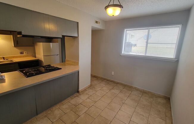 2 beds, 1.5 baths, 954 sqft, $975, Unit 706