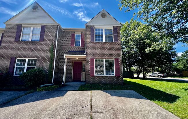 Newly remodeled 3 bed 2.5 bath townhome in Chesapeake