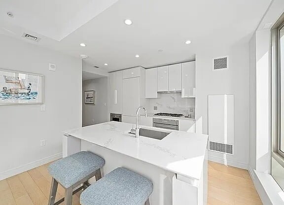 1 bed, 1 bath, 857 sqft, $7,000, Unit 1603