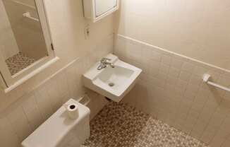 Bathroom  at Aldrich Avenue Apartments, Minneapolis