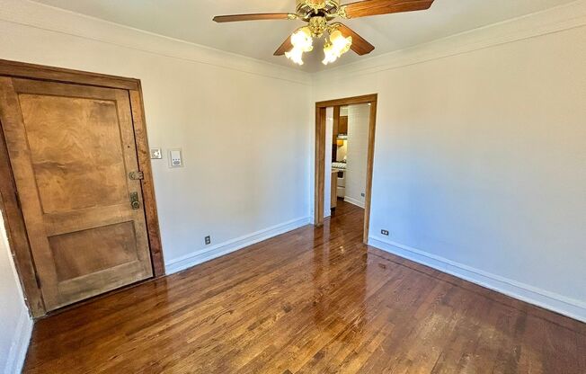 1 bed, 1 bath, 425 sqft, $1,725, Unit 233-301