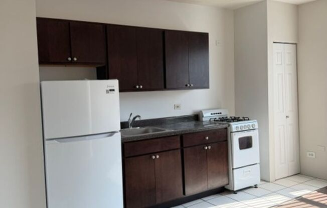 Studio, 1 bath, $1,050, Unit 304