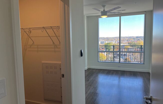 2 beds, 1 bath, 895 sqft, $2,375, Unit 908