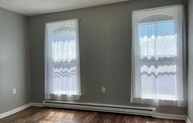 Amazing 5 Bedroom 2Bathroom Duplex in St Paul!!!