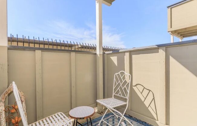 1 bed, 1 bath, 700 sqft, $1,320, Unit 04-202