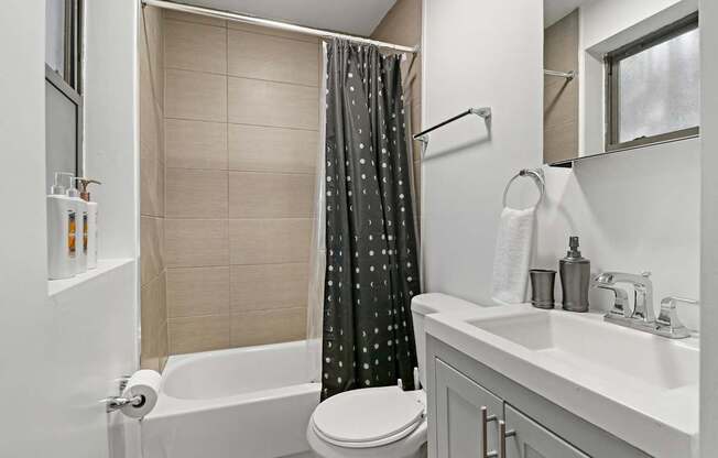 Welcome to 4615-27 N. Ashland Ave.