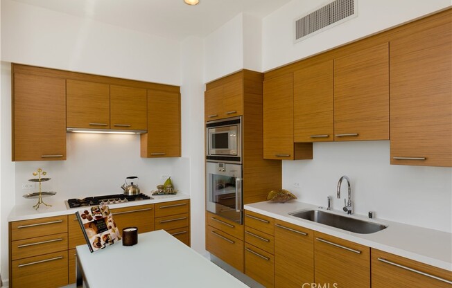 2 beds, 2.3 baths, 1,920 sqft, $9,300, Unit 32B